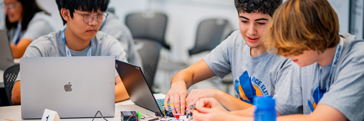 Students in an engineering lab